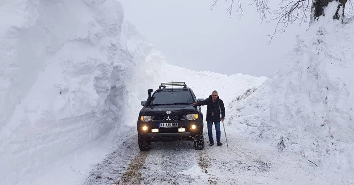 Zirveye Kar Tünellerin Arasından Ulaştılar