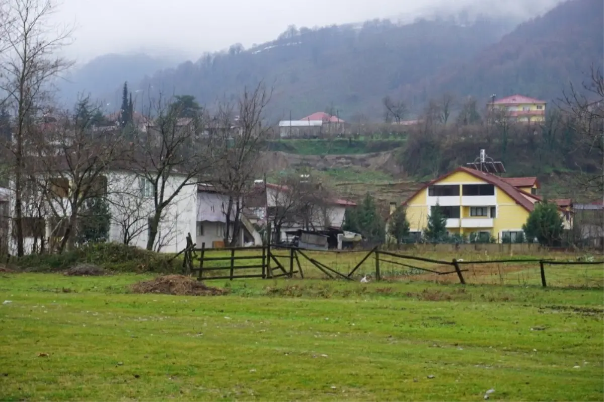 150 Hanelik Mahallenin Yolu Heyelanda Çöktü