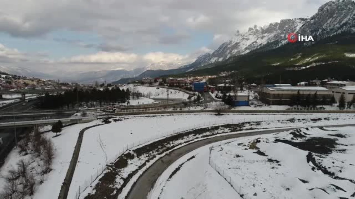 Adanalılar Kar Görebilmek İçin 80 Kilometre Mesafe Kat Ediyor