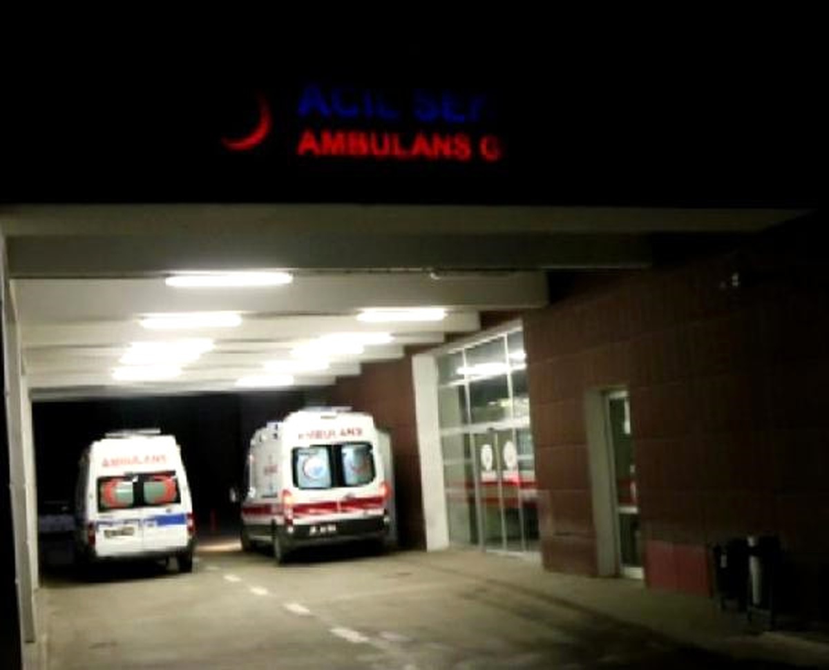 Adıyaman\'da İki Otomobil Çarpıştı: 4 Yaralı