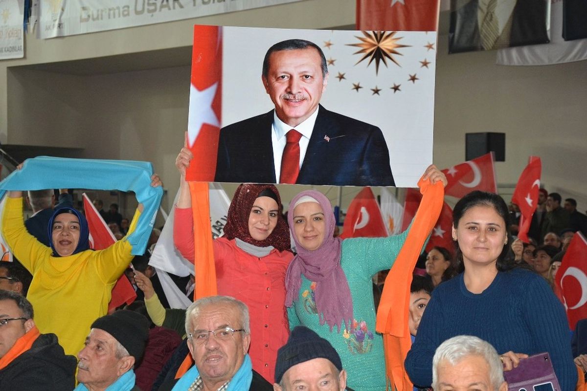 AK Parti Uşak\'taki Belediye Başkan Adaylarını Tanıttı