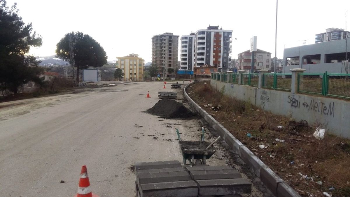 Büyükşehirden İlçelerde \'Su\' ve \'Yol\' Hamlesi