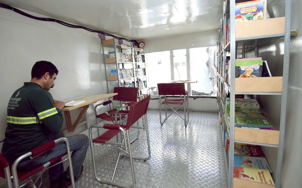 Çöpten Çıkan Kütüphanede Kitap Sayısı 25 Bine Ulaştı