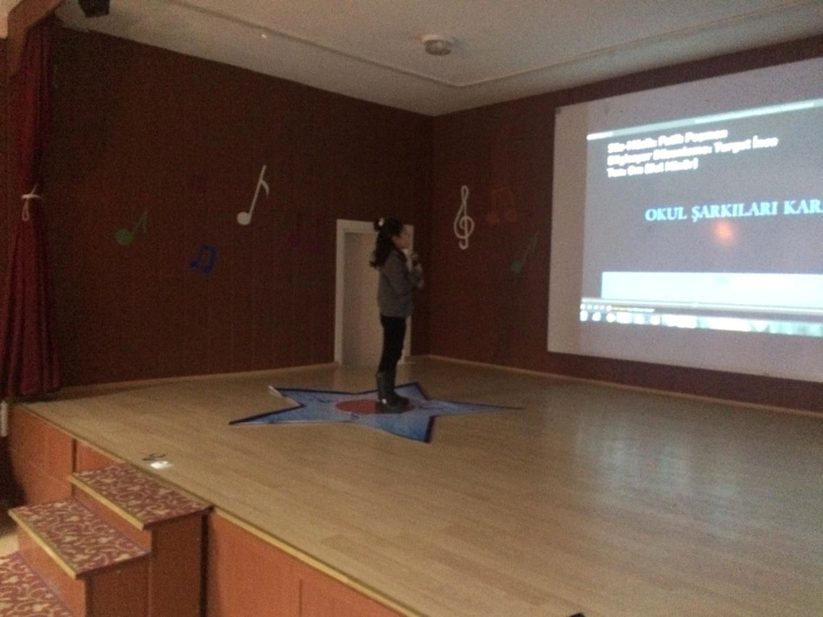 Eğirdir\'de Ses ve Karaoke Yarışması Heyecanı