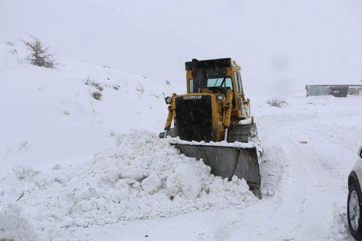 Elazığ\'da 212 Köy Yolu Açıldı, 15\'inde Çalışma Sürüyor
