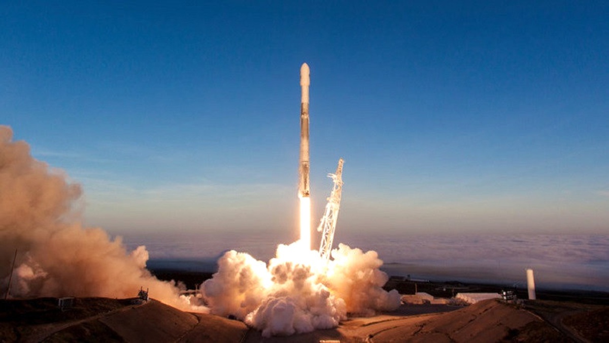 Elon Musk, Spacex\'in Tarihi Falcon 9 Görevinden Fotoğraflar Paylaştı