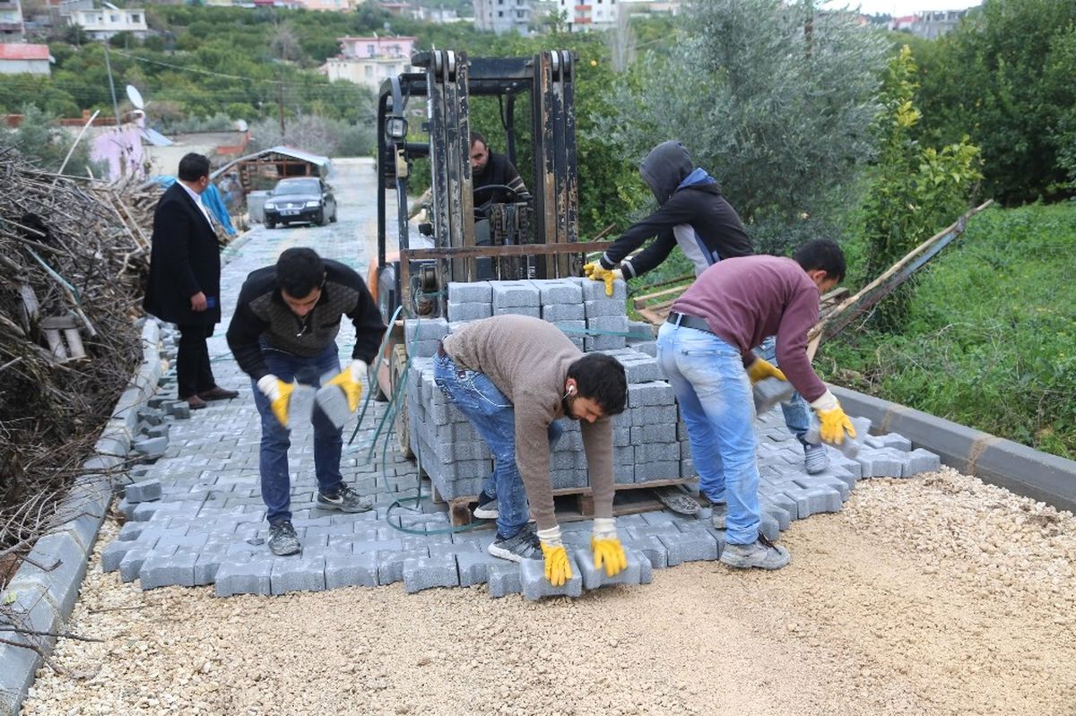 Erdemli\'de Yol Çalışmaları Devam Ediyor