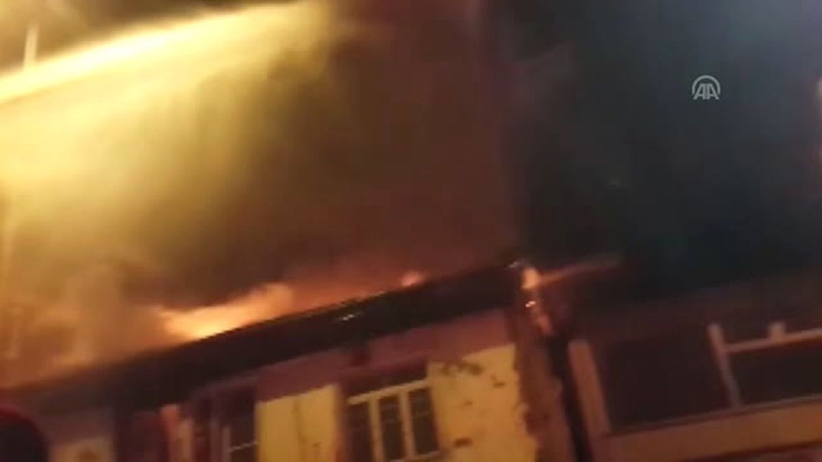 Evi Yanan Yaşlı Kadın Yardım Bekliyor