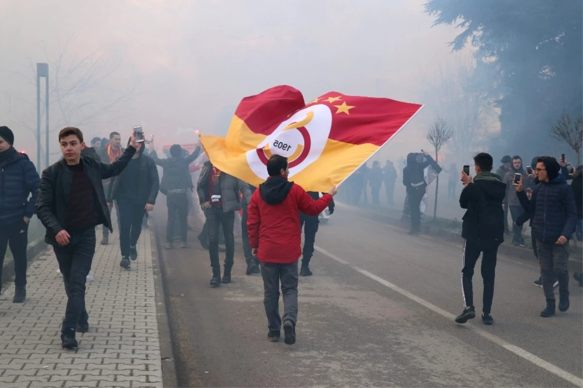Galatasaray, Bolu\'da Coşkuyla Karşılandı