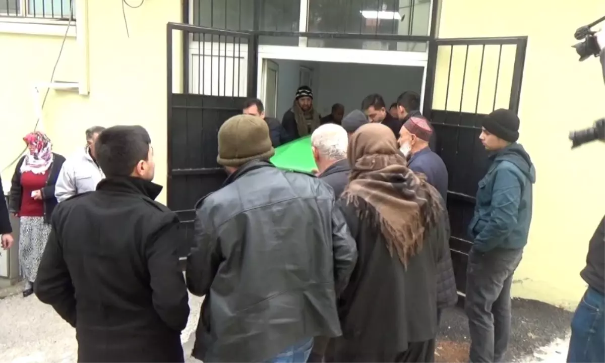 Isınmak İçin Banyoya Koyduğu Soba Kovası Sonu Oldu