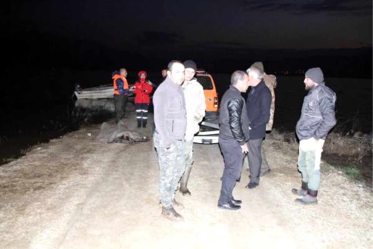 İzmir\'de Ördek Avında Kayık Battı: 3 Kişi Öldü, 1 Kişi Kurtarıldı