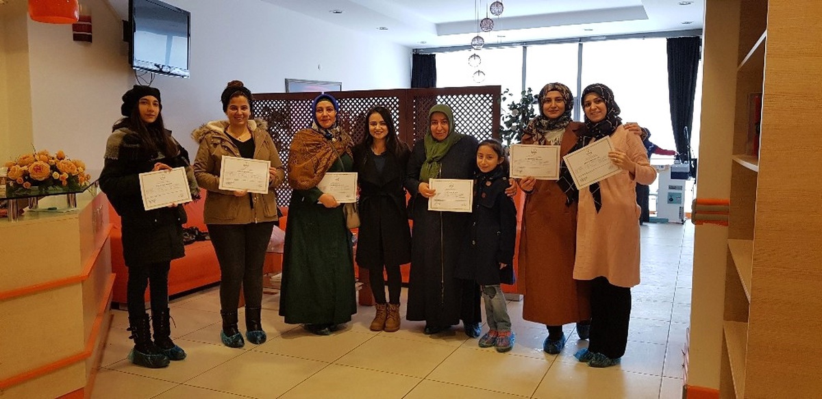 Kadınlar Diksiyon Kurusunu Tamamlayıp Sertifika Aldı
