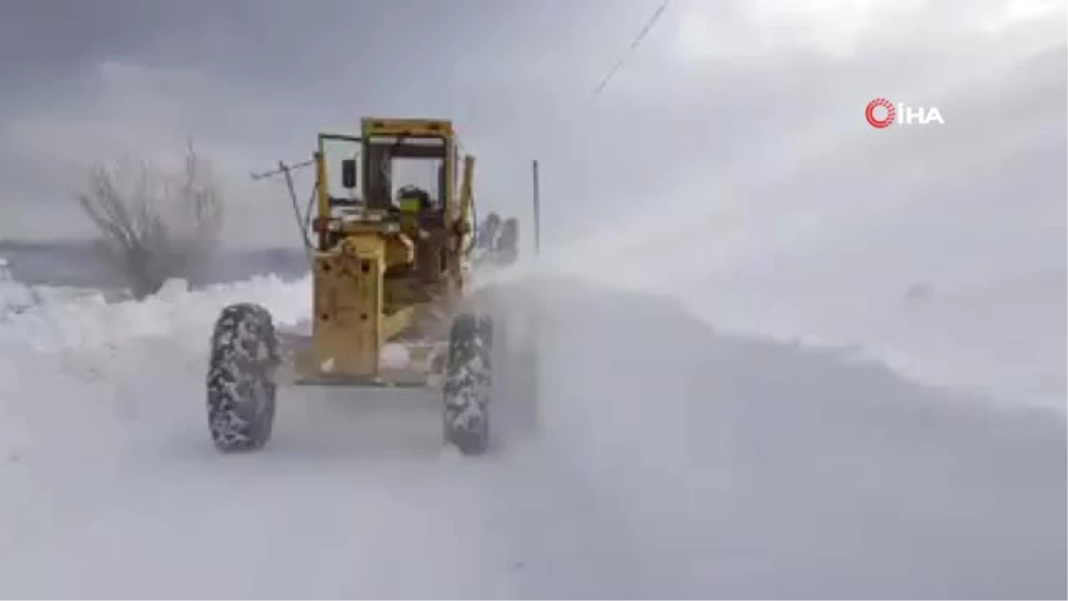 Kar Kalınlığının 1 Metreyi Aştığı Ilgaz ve Küre Dağları\'nda Ekiplerin Zorlu Kar Mücadelesi Devam...