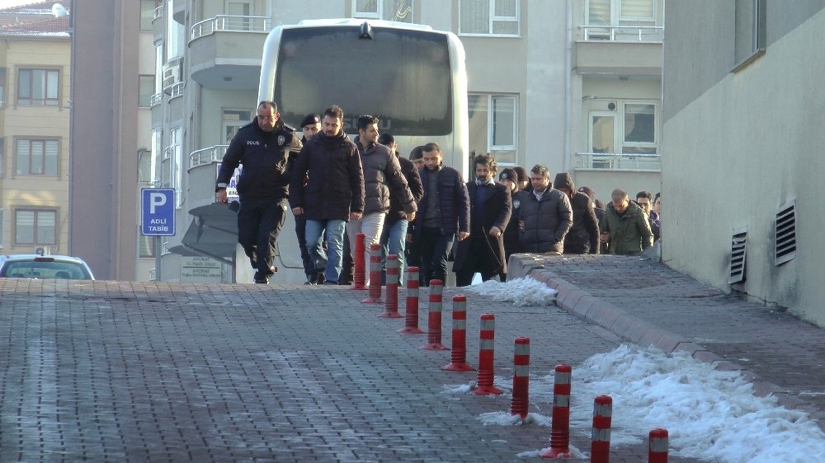 Kayseri\'de Fetö\'nün Mahrem Asker Yapılanmasından 14 Kişi Adliyeye Çıkarıldı