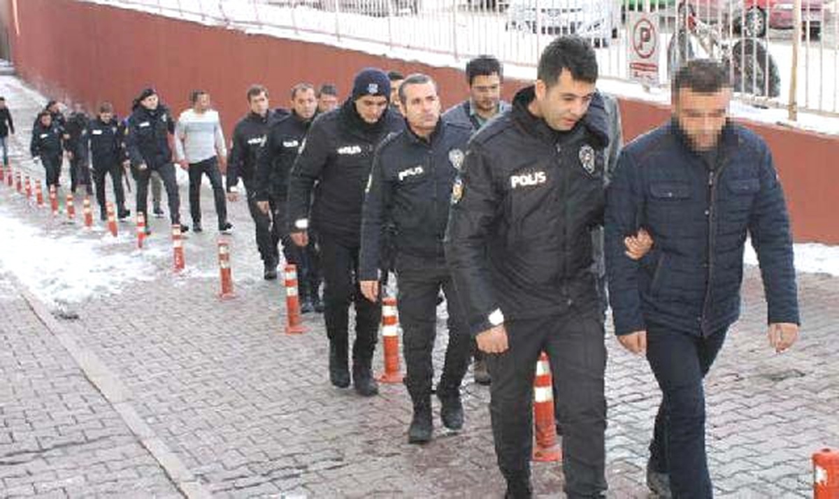 Kayseri\'de Fetö Şüphelisi 14 Astsubay Adliyede