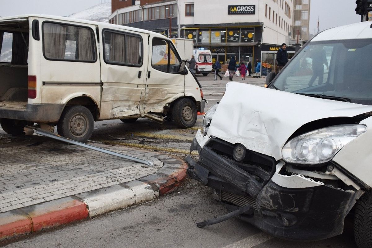 Malatya\'da Trafik Kazası: 2 Yaralı
