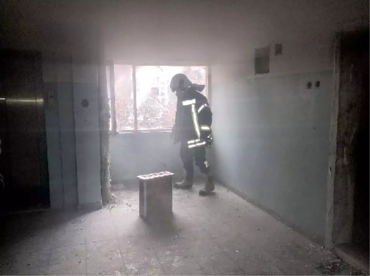 Manisa\'da Eski Adliye Lojmanlarında Yangın