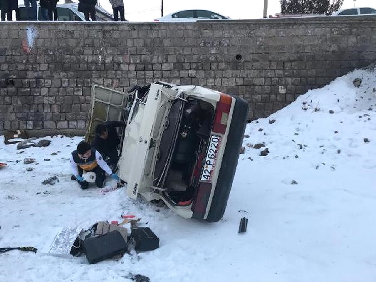 Otomobil Köprüden Uçtu: 1 Yaralı
