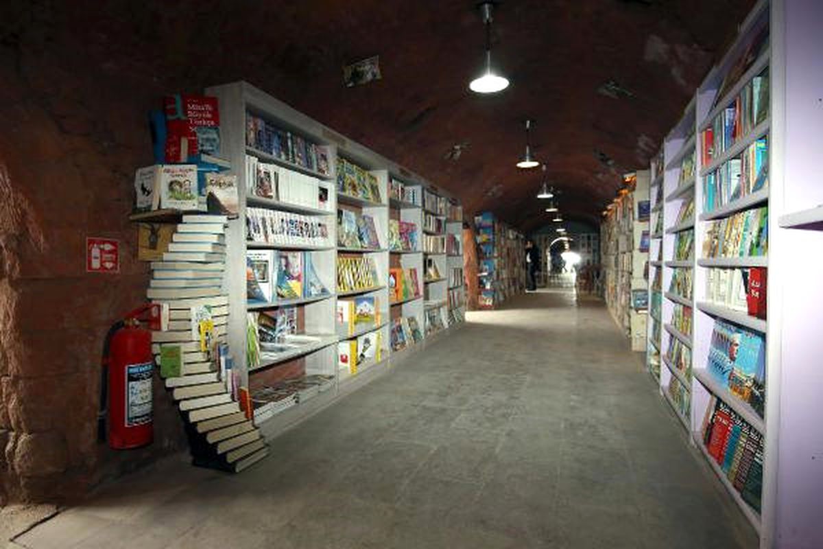 Temizlik İşçilerinin Kütüphanesinde 25 Bin Kitap Oldu