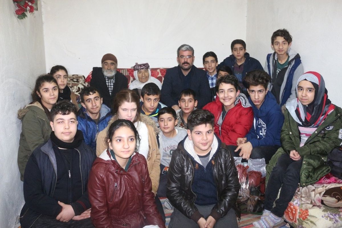 Topladıkları Harçlıkları Hacı Dede ile İmmihan Nine\'ye Verdiler