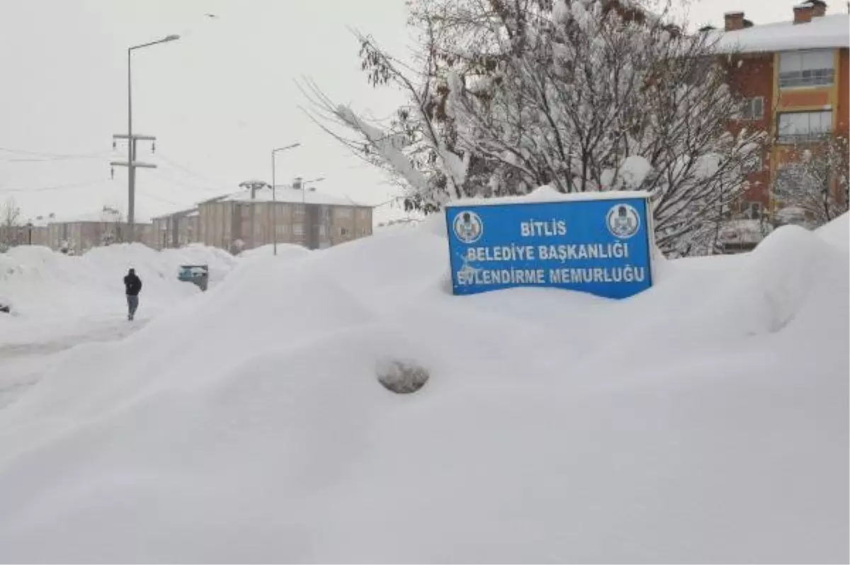 Van, Bitlis ve Hakkari\'de 370 Yerleşim Yerinin Yolu Kardan Kapandı