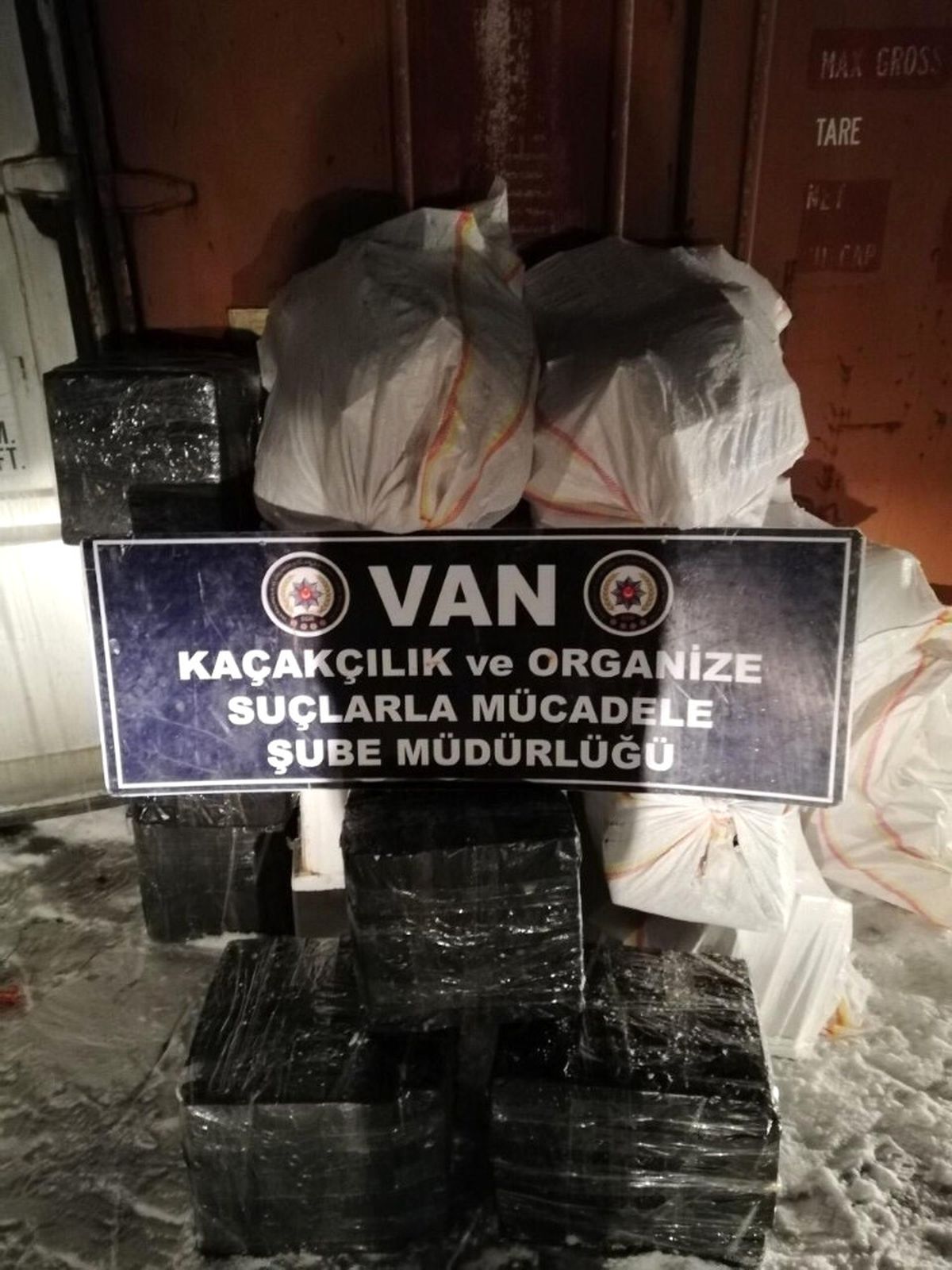 Van\'da 10 Bin 500 Paket Kaçak Sigara Ele Geçirildi