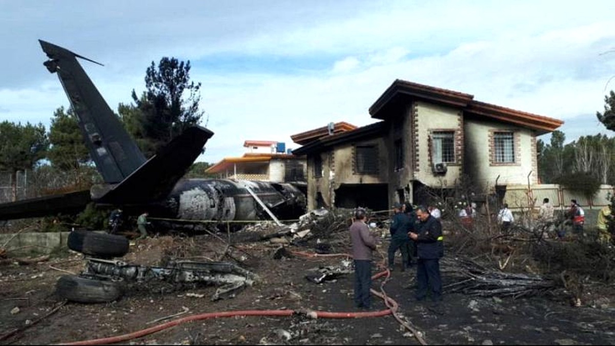 İran\'da Orduya Ait Kargo Uçağı Düştü: 15 Ölü