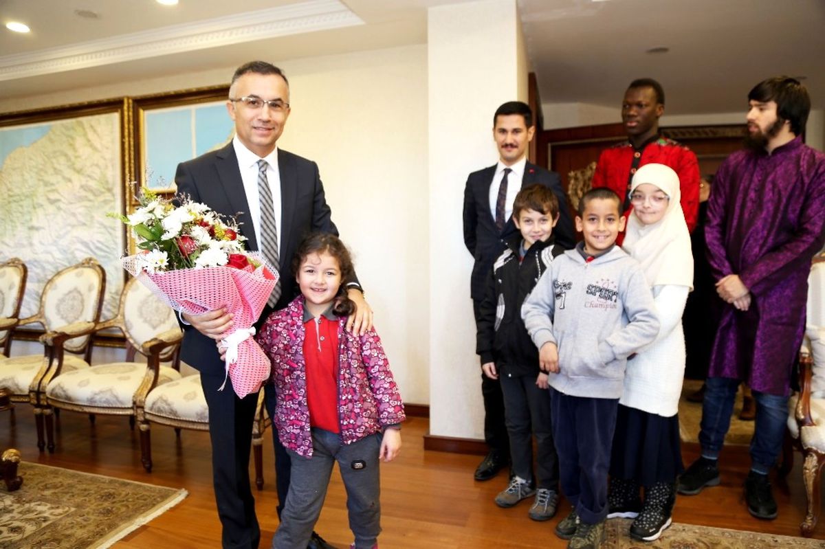 Yabancı Öğrencilerden Rize Valisi Çeber\'e Ziyaret