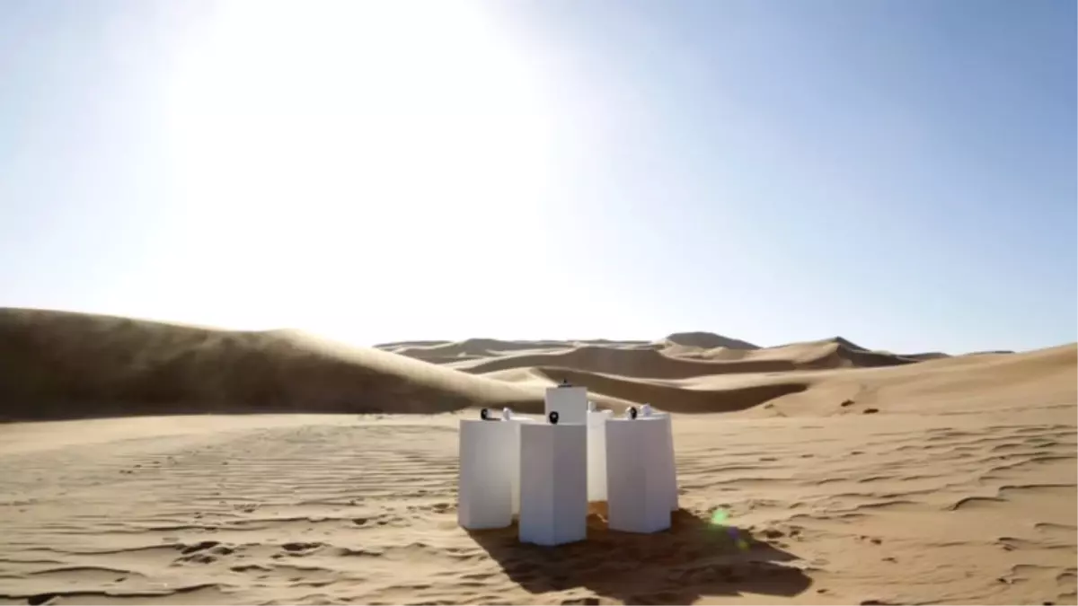 Afrika Çöllerinde Binlerce Kez Aynı Şarkıyı Çalan, Güneş Enerjisiyle Çalışan Mp3 Çalar