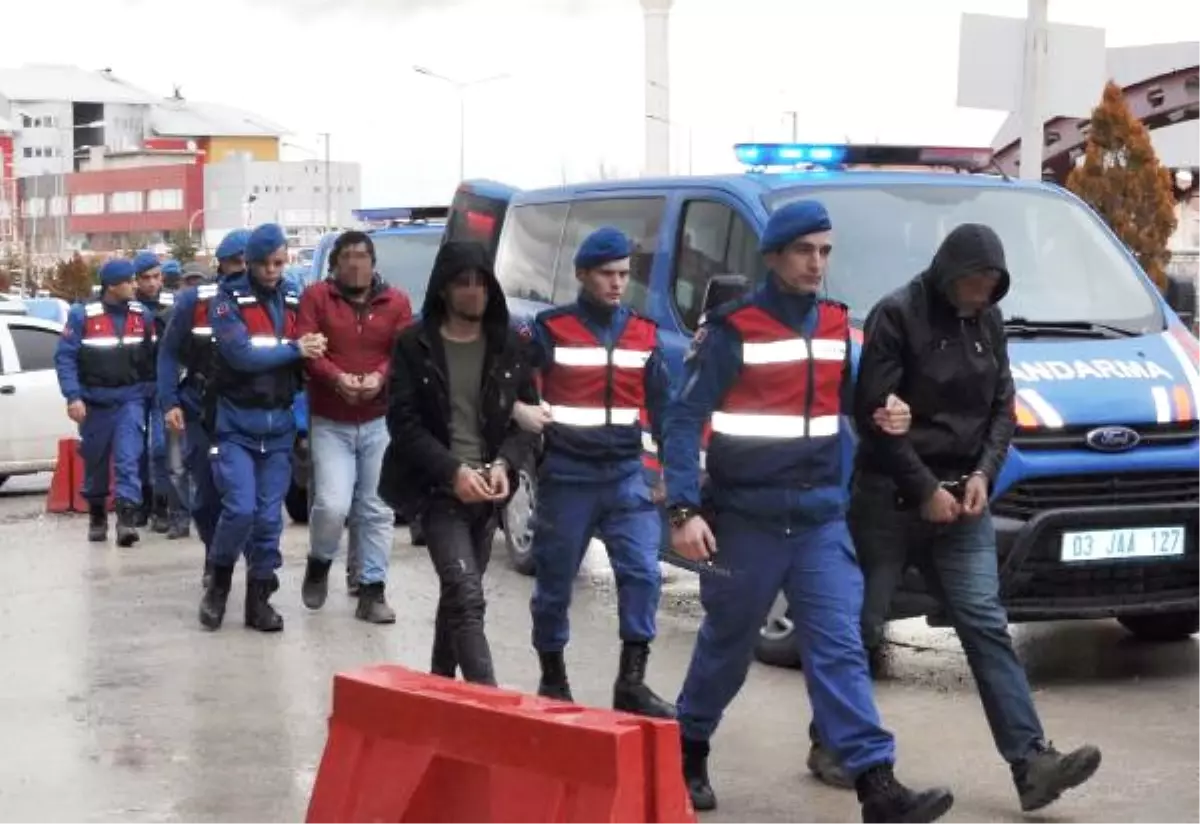 Afyonkarahisar\'da Uyuşturucu Operasyonu: 21 Gözaltı (2)