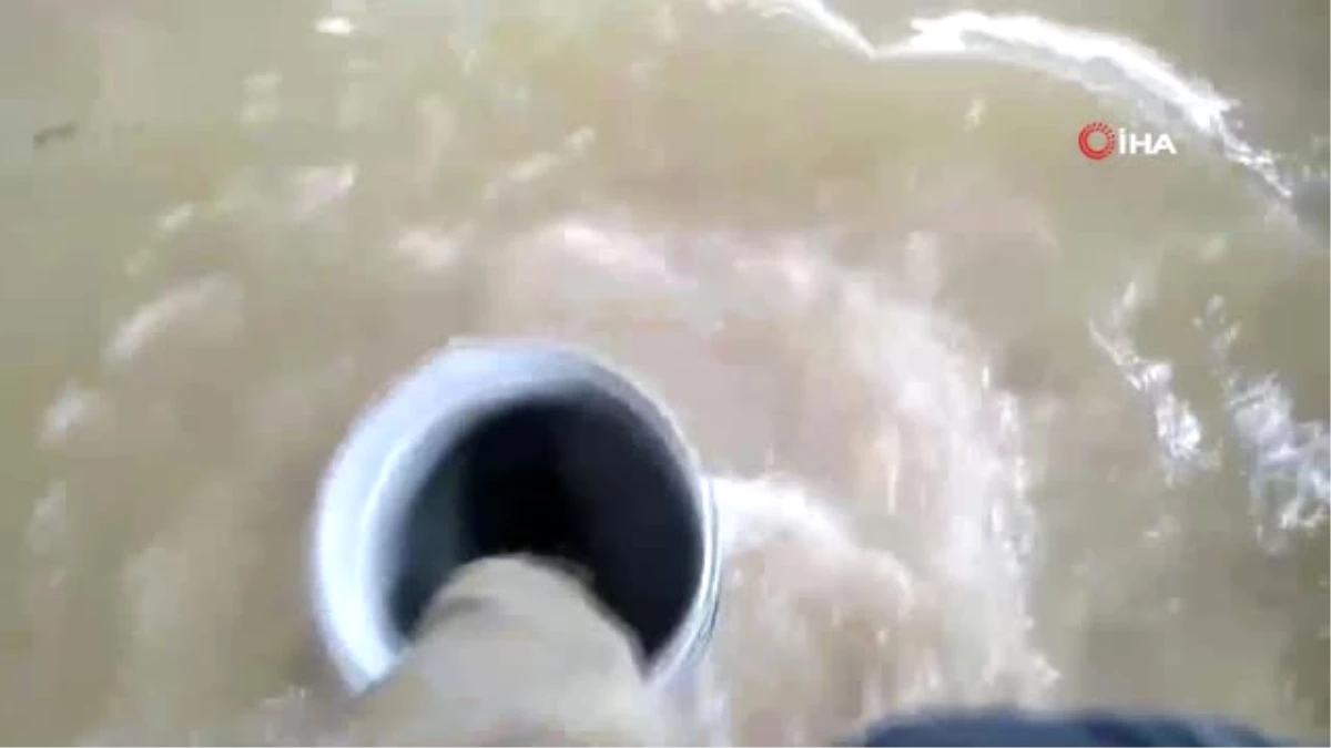 Alanya\'da Aşırı Yağış Nedeniyle Mermer Dükkanını Su Bastı