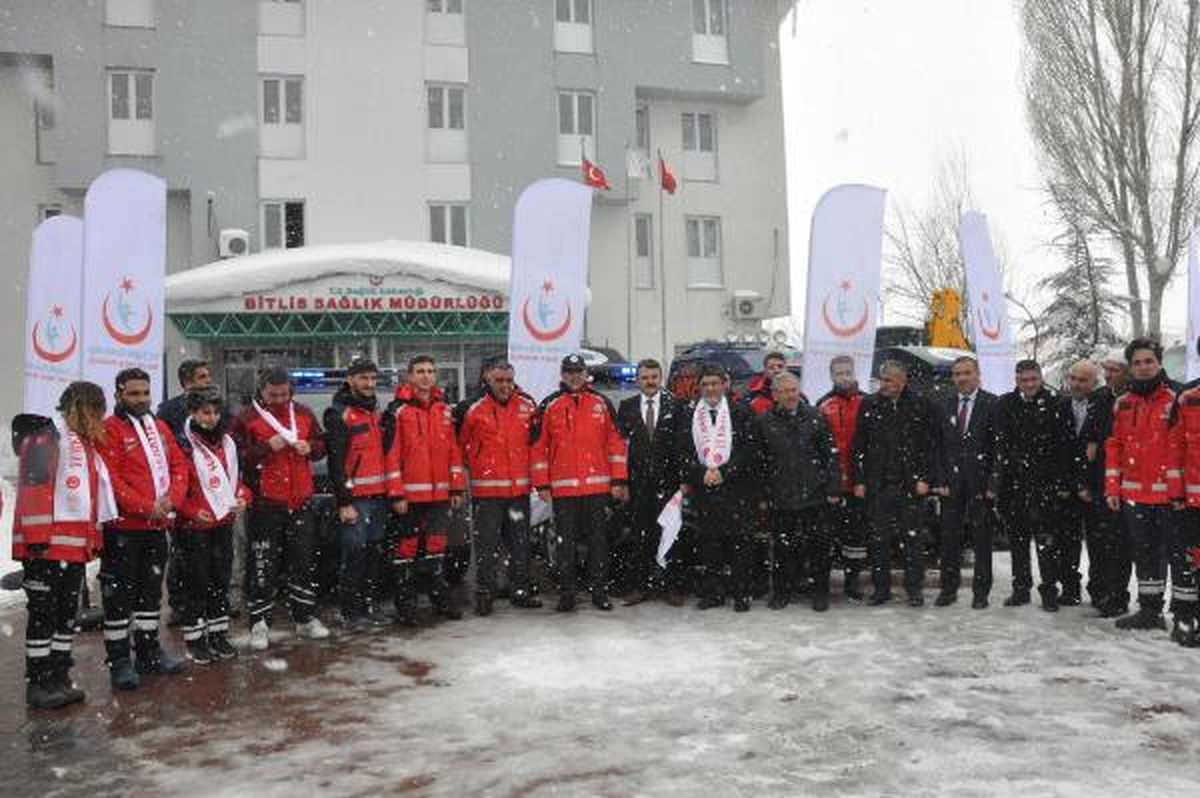 Bitlis\'te Umke Ekibi, Dualarla Suriye Sınırına Uğurlandı