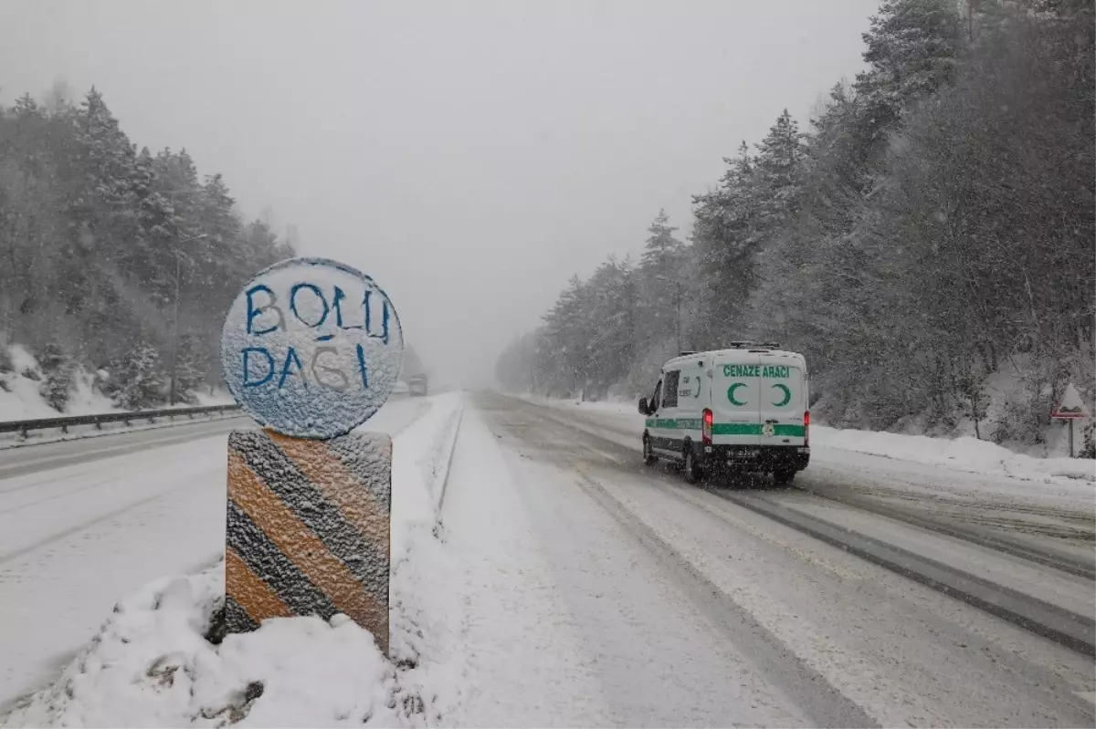 Bolu Dağı\'nda Kar Yağışı Etkili Oluyor