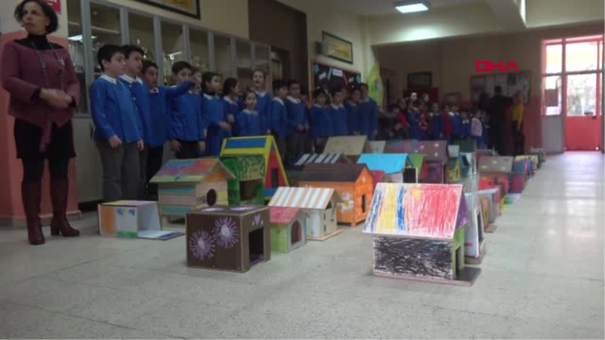 Bolu İlkokul Öğrencileri Atık Malzemelerden Kedi ve Kuş Evleri Yapıyor