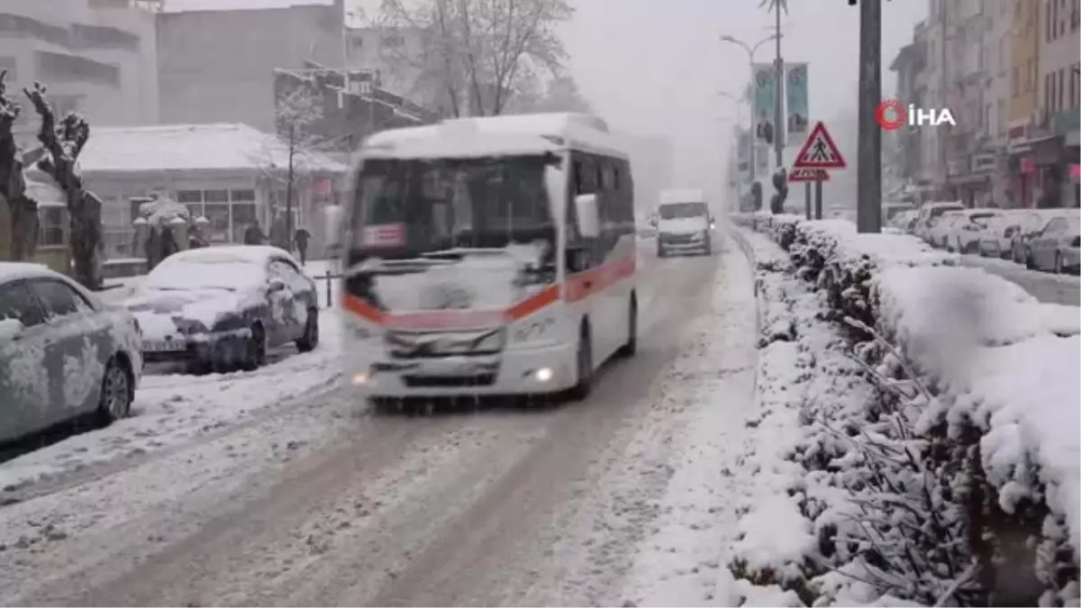 Bozüyük\'te Yoğun Kar Yağışı Etkili Oldu