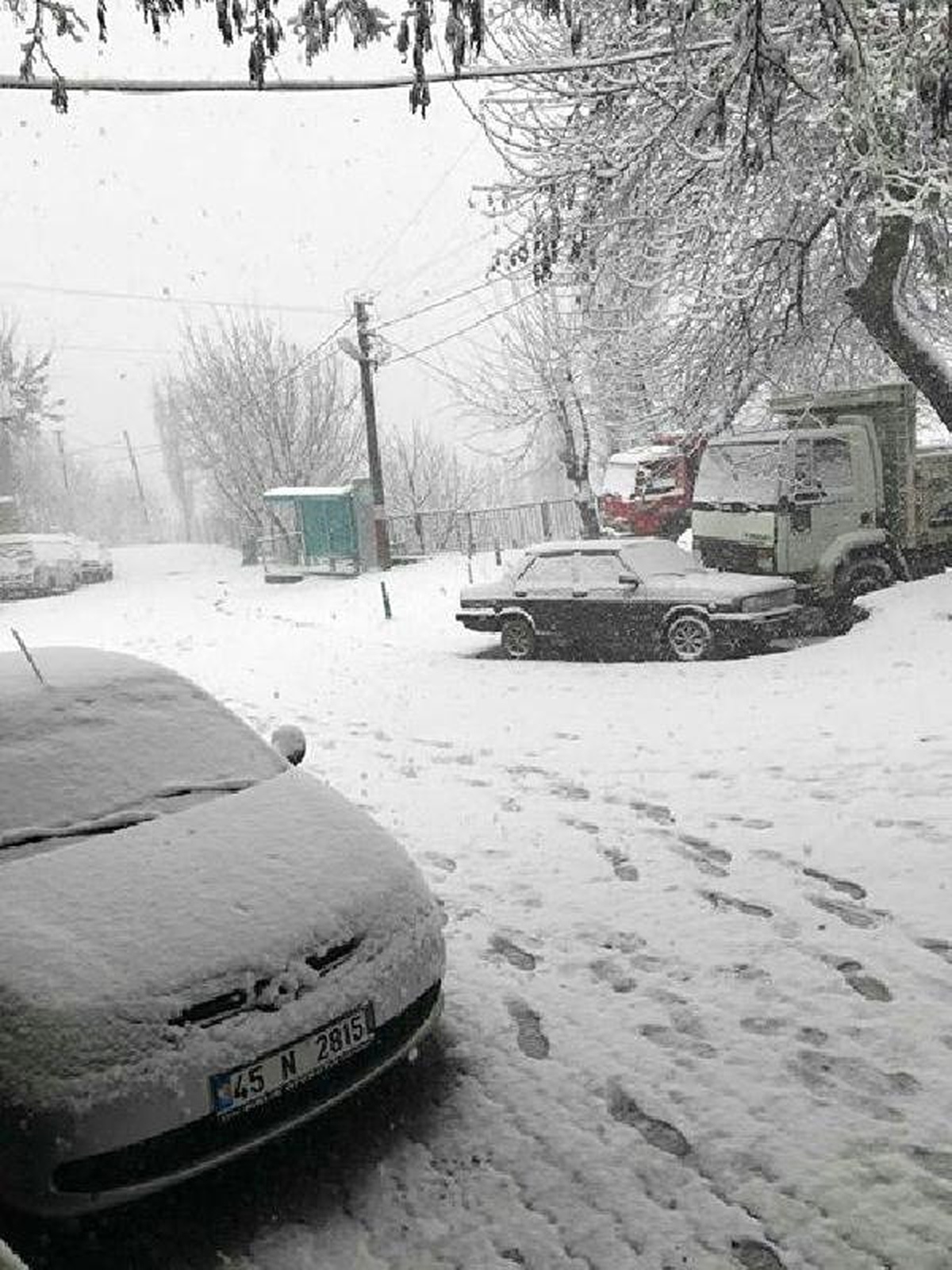 Dağmarmara\'nın Mahalleleri Beyaza Büründü