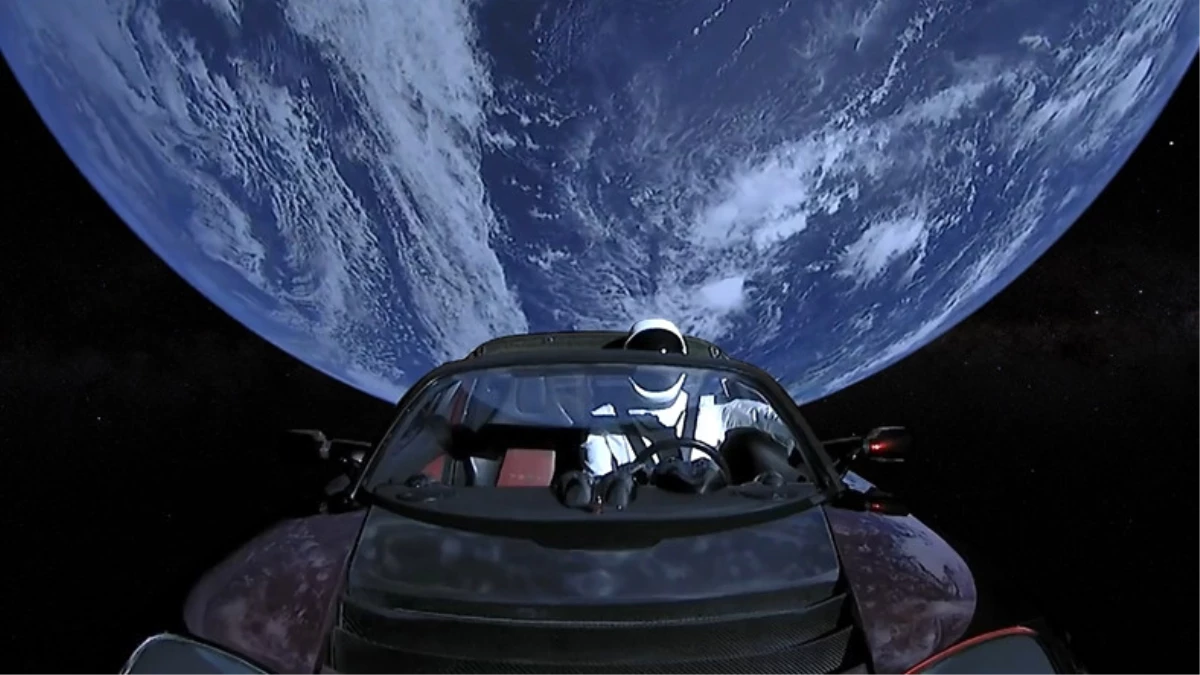 Elon Musk, Yeni Tesla Aracının Uçacağını Söyledi