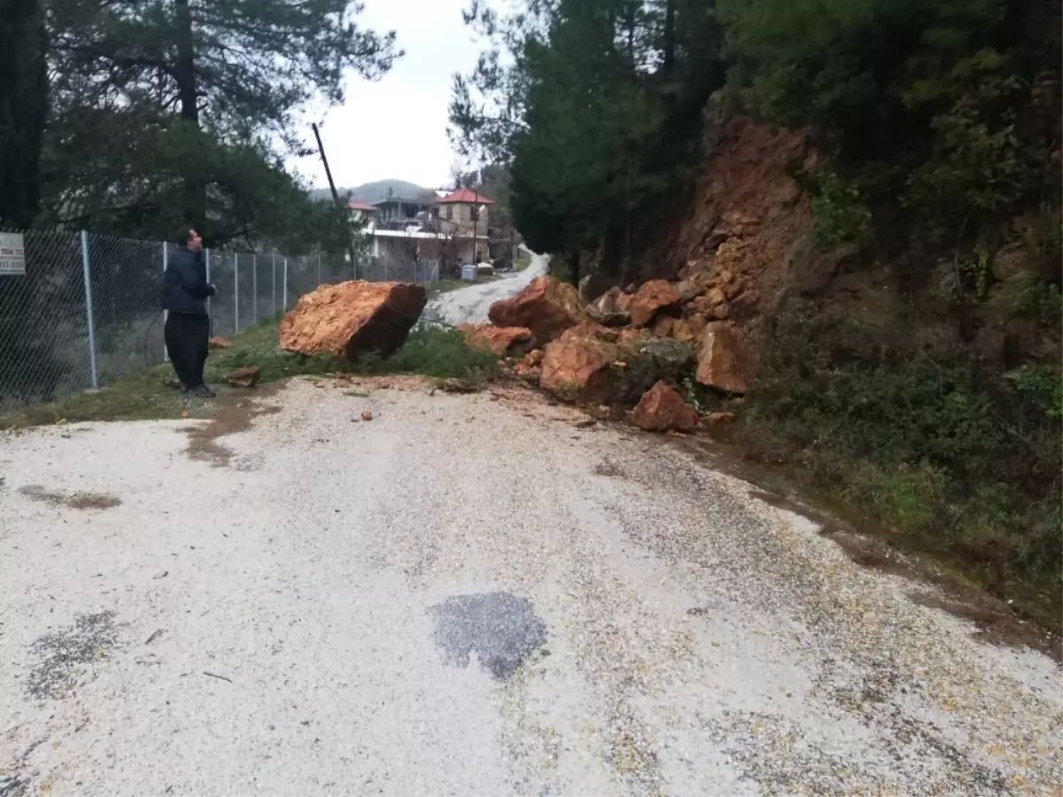 Heyelandan Kapanan Uşakpınar Yolu Açıldı