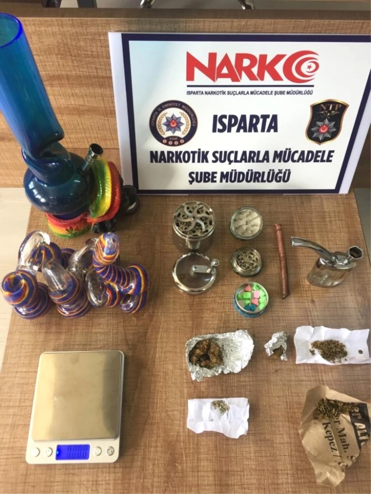 Isparta\'da Uyuşturucu Operasyonu: 3 Gözaltı