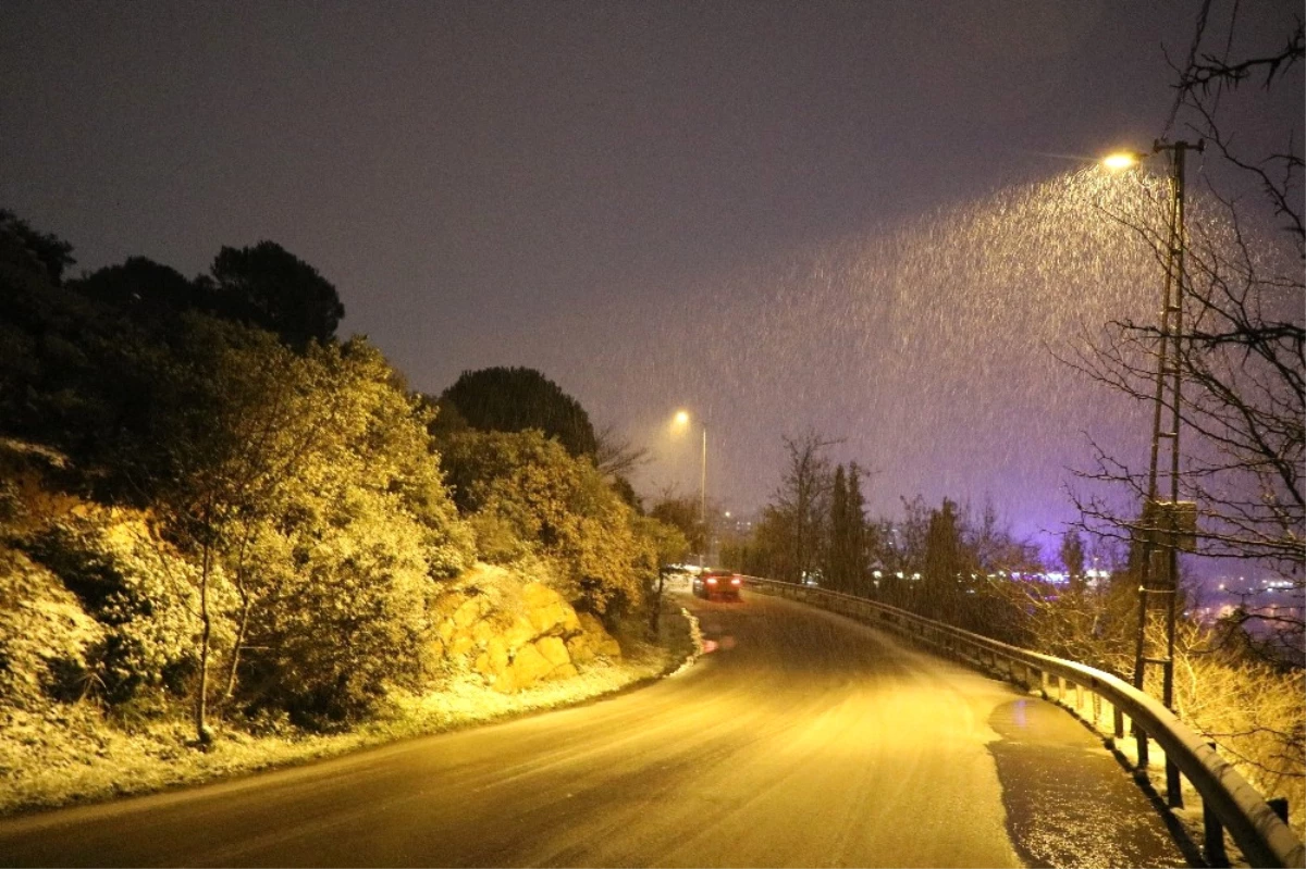 İstanbul\'da Kar Yağışı Etkili Olmaya Devam Ediyor