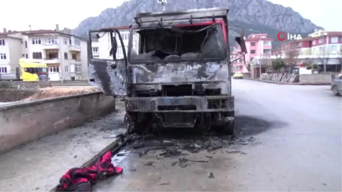 Kamyonunun Yandığını Polislerden Öğrendi