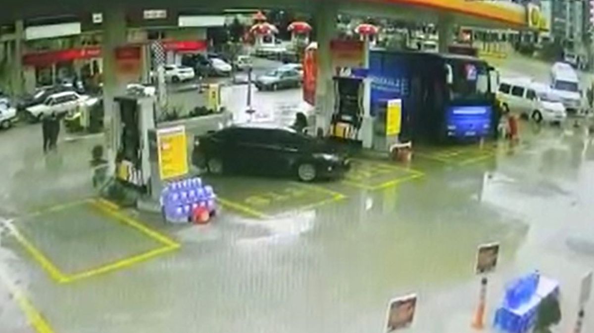Kapkaççılar Emekli Çiftin Ev Parasını Çaldı