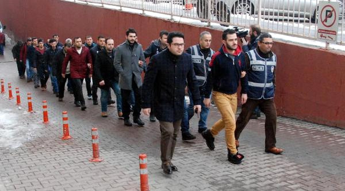 Kayseri\'de Fetö Şüphelisi 12 Asker Adliyede