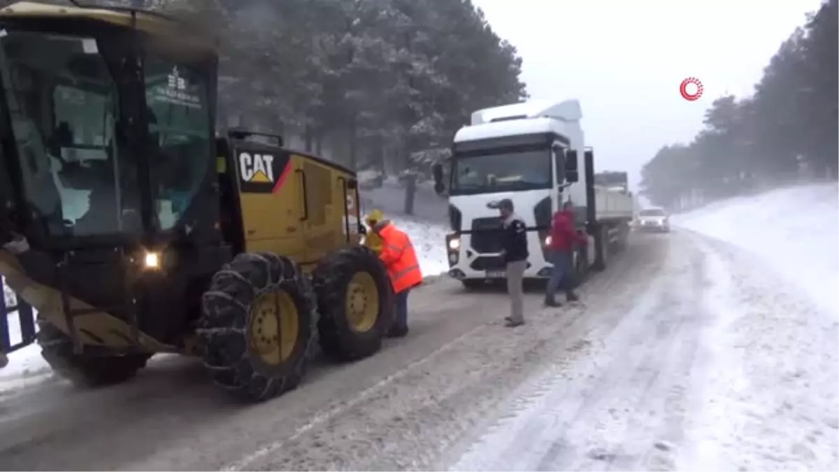 Kazdağlarında Kar Yağışı Trafiği Olumsuz Etkiliyor