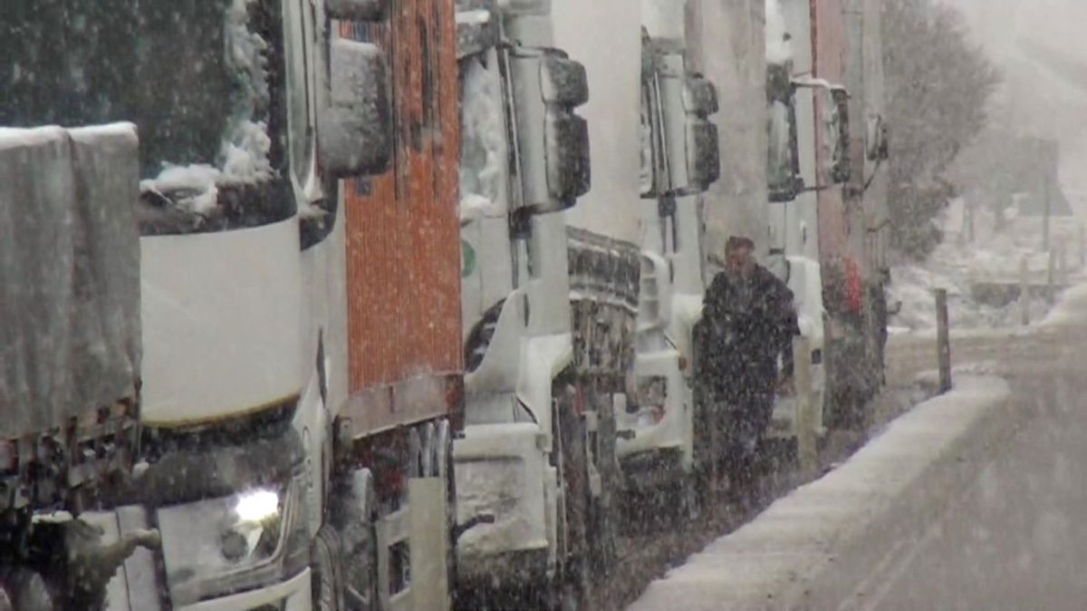 Kütahya\'da Kar Karayollarını Ulaşıma Kapattı
