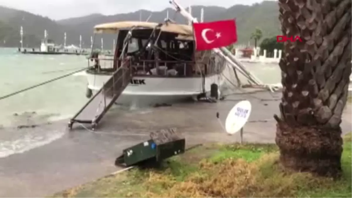 Muğla Fethiye\'de Tekne Battı, Seydikemer\'de Sel Suları Kanyonu Doldurdu