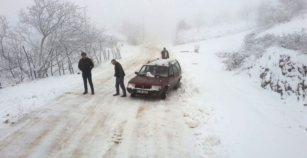 Öğrenci Servisleri Karda Mahsur Kaldı