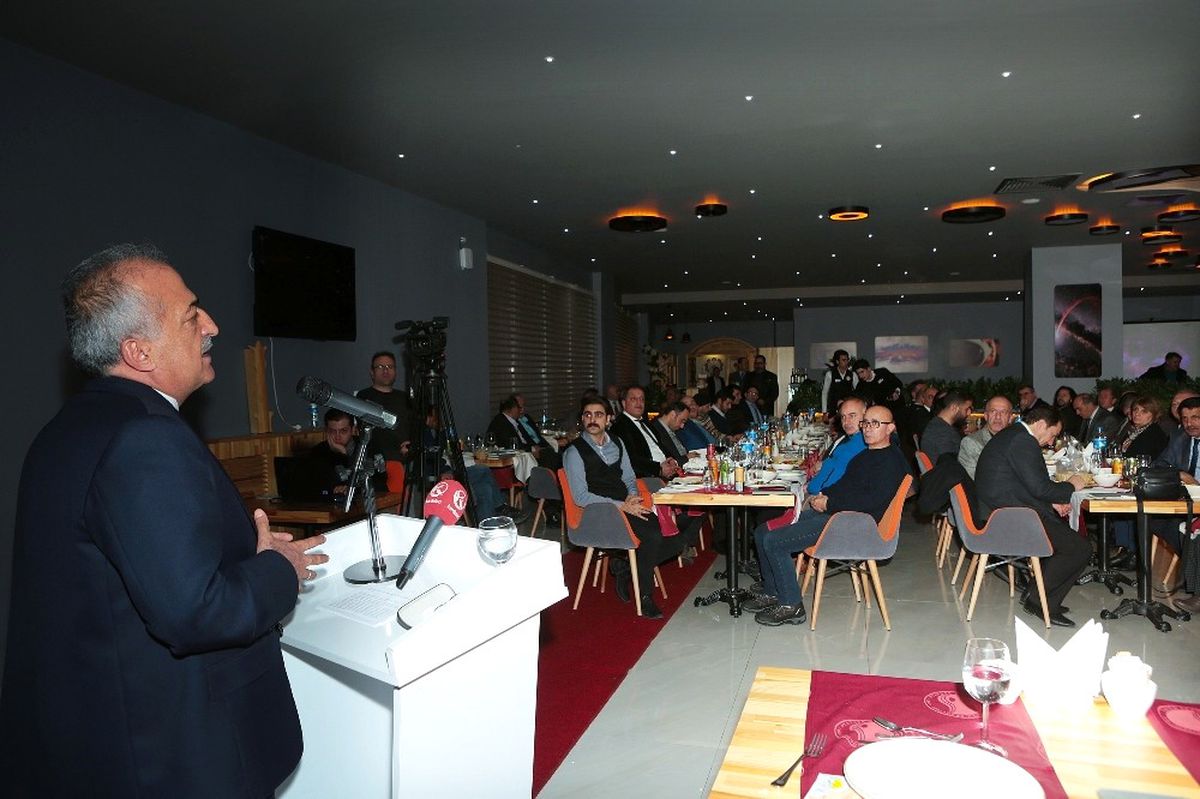 Rektör Çomaklı, Gazeteciler ile Yemekte Buluştu