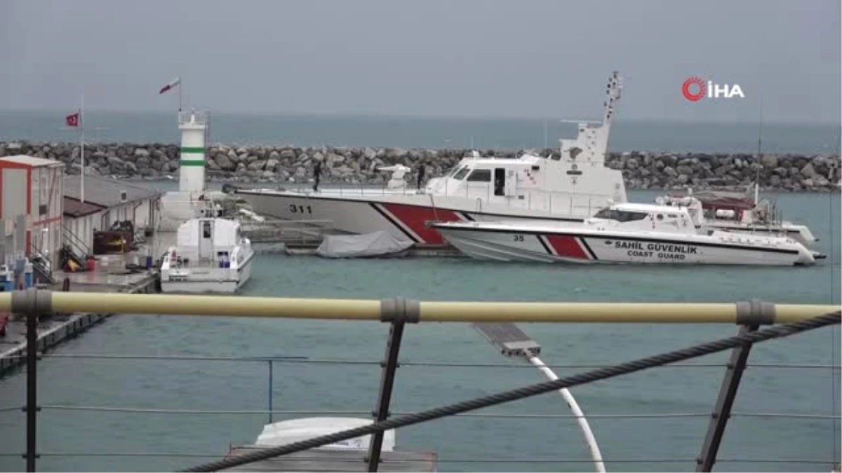 Sahil Güvenlik Batan Bottaki 46 Kaçak Göçmeni Kurtardı
