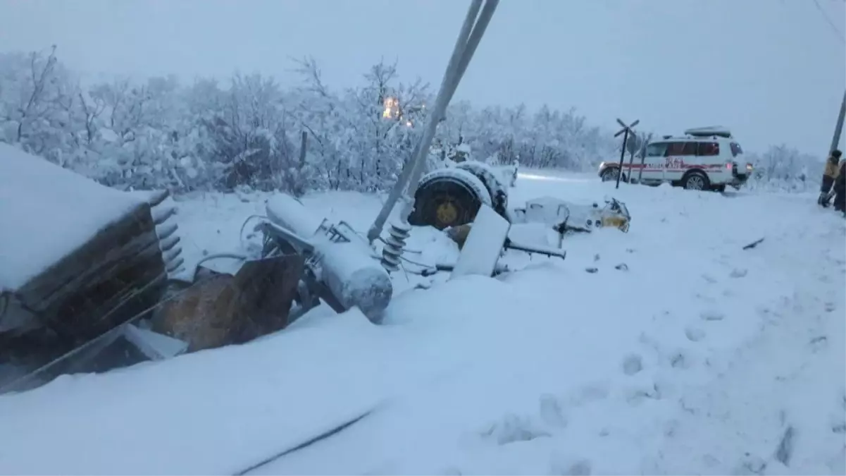 Tren İş Makinesine Çarptı: 1 Ölü